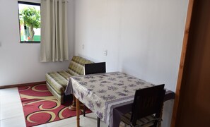 1 quarto, cortinas blackout, ferros/tábuas de passar roupa