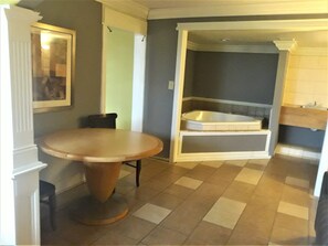 Executive Suite, 1 King Bed, Non Smoking, Jetted Tub | Living room | 32-inch flat-screen TV with satellite channels, TV