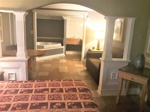 Executive Suite, 1 King Bed, Non Smoking, Jetted Tub | Living area | 32-inch flat-screen TV with satellite channels, TV