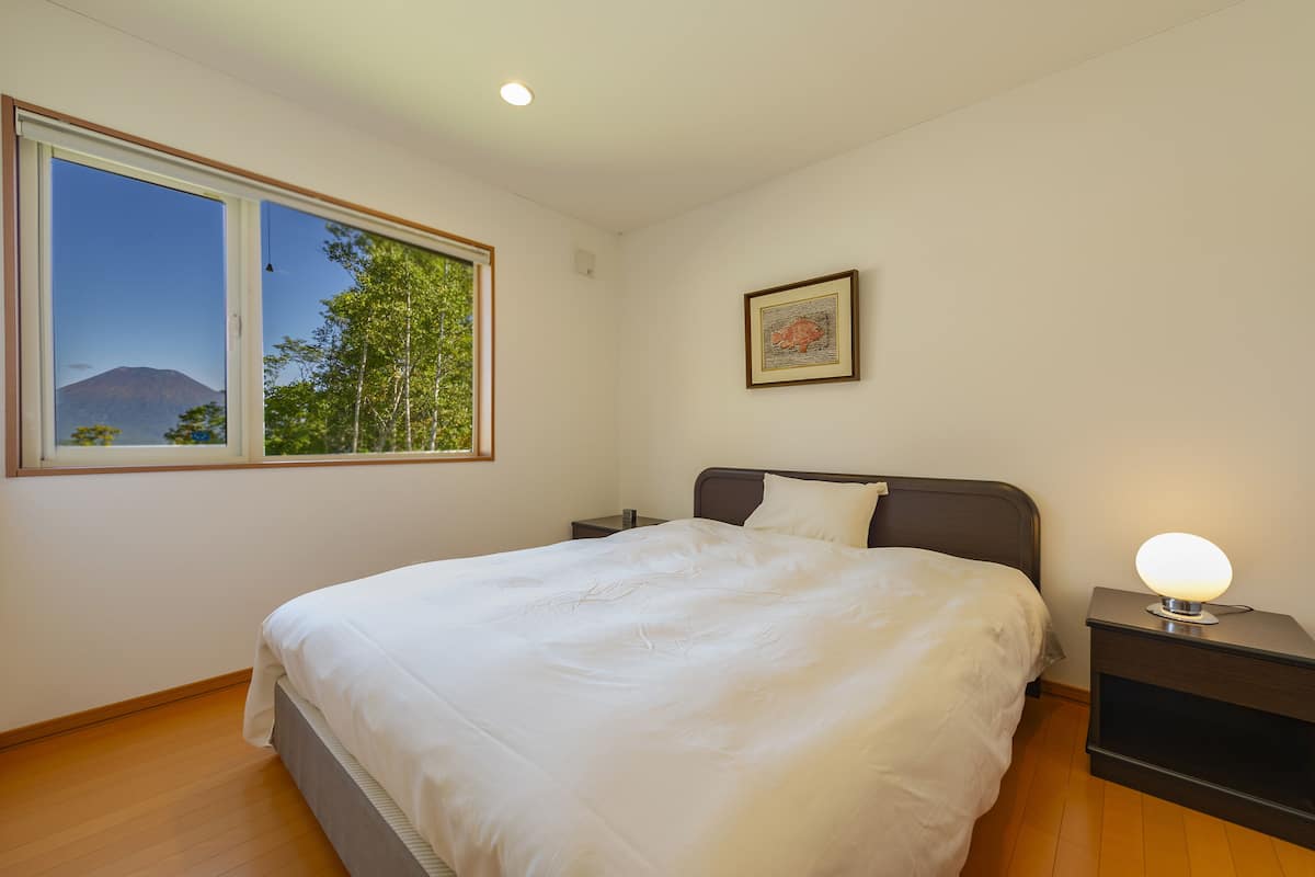 Comfort Suite, Kitchen, Mountain View | 1 bedroom, hypo-allergenic bedding, free WiFi, bed sheets