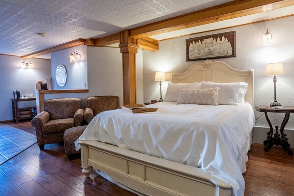 Honeymoon Suite | Egyptian cotton sheets, premium bedding, memory-foam beds