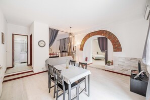 Apartment, 2 Bedrooms, Terrace (Rua Gil Vicente nº20 Cv Dta) | Living area