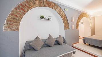 Apartment, 1 Bedroom, Terrace (Rua Gil Vicente nº20 Cv Esq) | Living area | 43-inch flat-screen TV with cable channels, TV