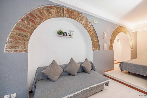 Apartment, 1 Bedroom, Terrace (Rua Gil Vicente nº20 Cv Esq) | Living area | 43-inch flat-screen TV with cable channels, TV - Casas da Biquinha (Sintra)