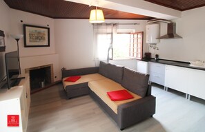 Leilighet – standard, 1 soverom (Rua Gil Vicente 18C) | Eget kjøkken | Kjøleskap, mikrobølgeovn, kokeplater og oppvaskmaskin