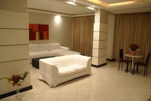 Business Apartment, 2 Bedrooms, Accessible, Partial Ocean View | Living room | 50-inch flat-screen TV with satellite channels, TV, iPod dock - Arpoador Design Flat On The Beach (Rio de Janeiro)