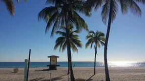 Private beach - Hollywood Beach Side Apartments (Hollywood)