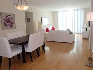 Apartment, 1 Schlafzimmer, eingeschränkter Meerblick, Meerseite | Bügeleisen/Bügelbrett, Zustellbetten