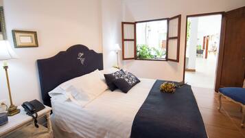 Executive Double Room, 1 Double Bed | Minibar, individually decorated, individually furnished, free WiFi