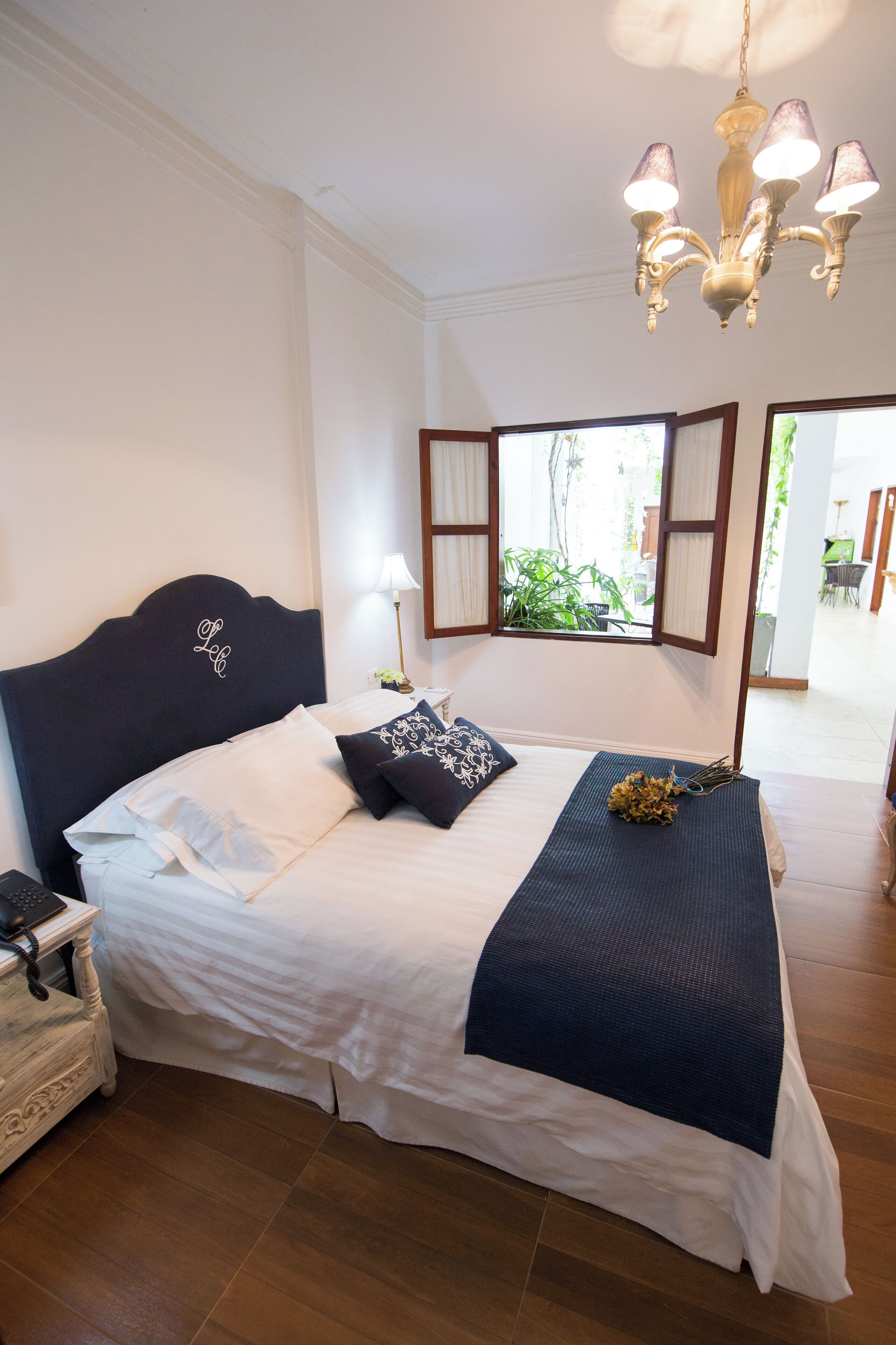 executive double room, 1 double bed | 1 bedroom, minibar, individually decorated, individually furnished