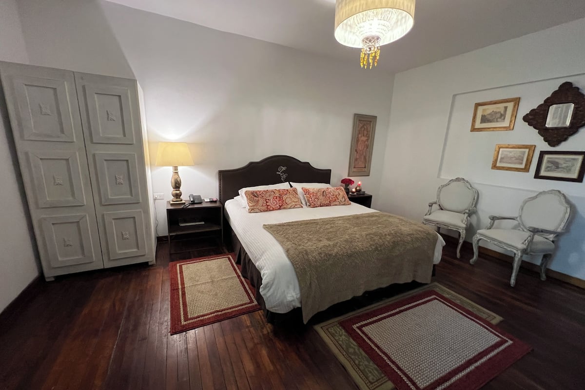Deluxe Double Room, 1 King Bed | Minibar, individually decorated, individually furnished, free WiFi