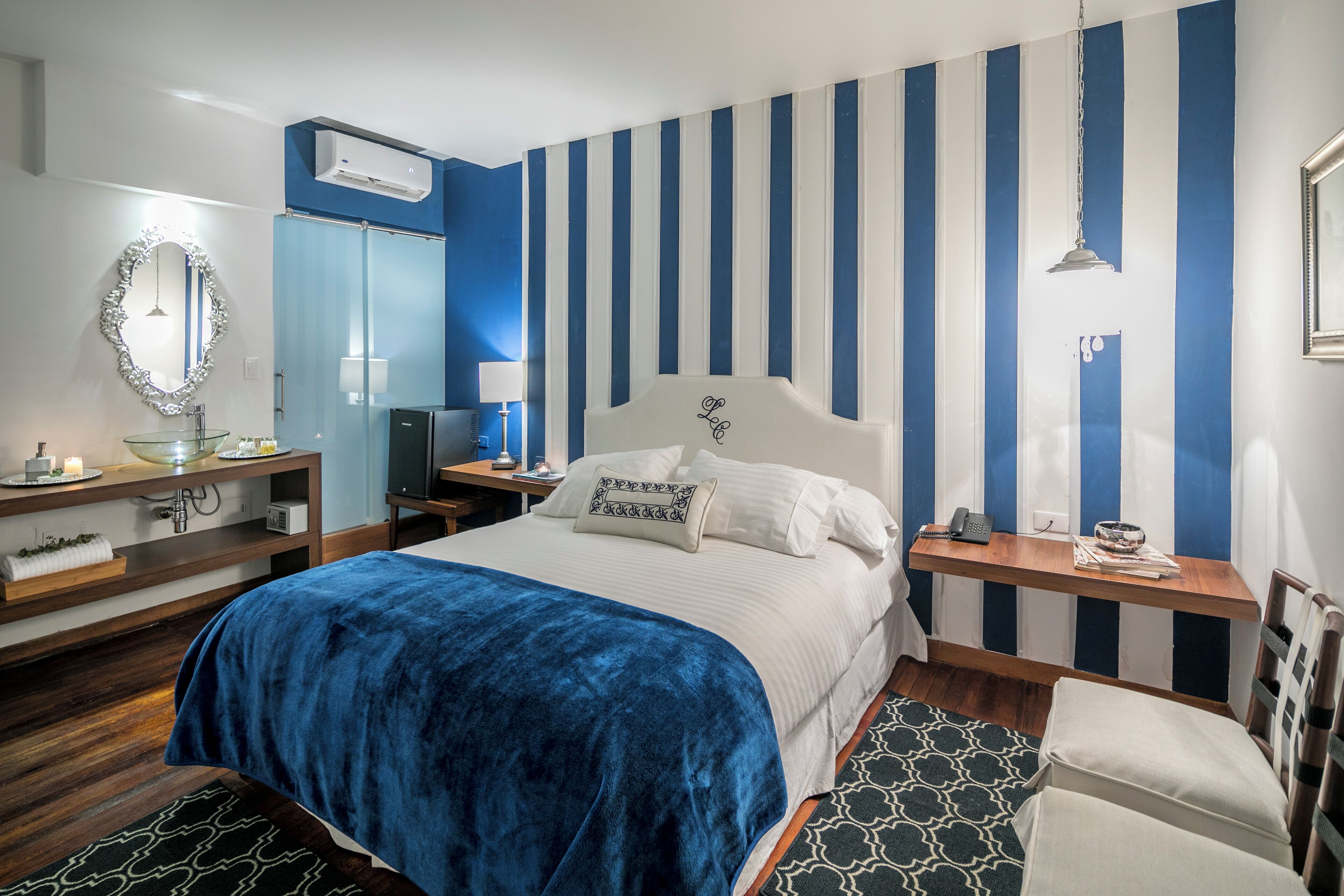 superior double room, 1 queen bed | 1 bedroom, minibar, individually decorated, individually furnished