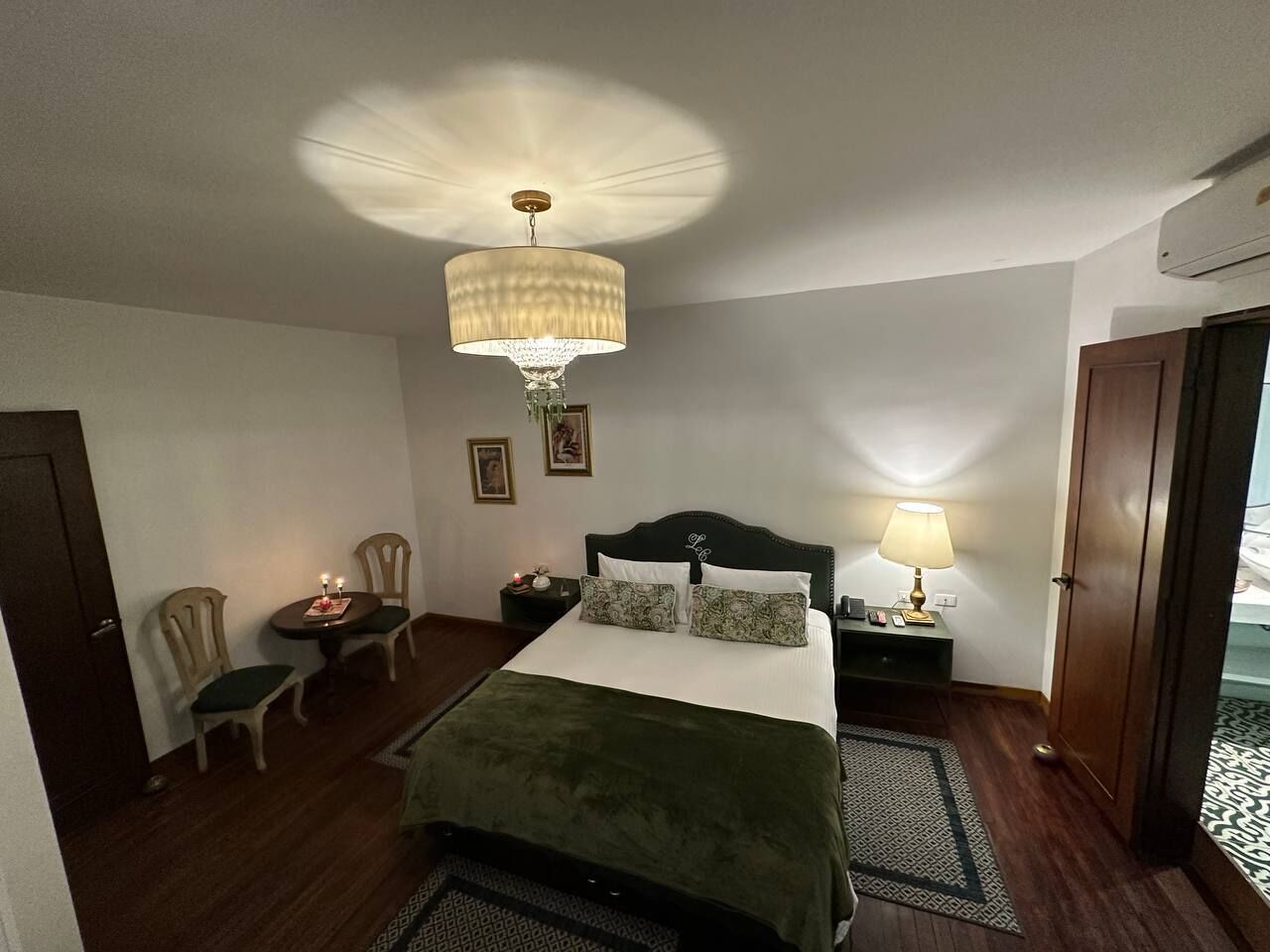 Deluxe-dobbeltværelse - 1 kingsize-seng | Minibar, individuelt design, individuel indretning, gratis Wi-Fi