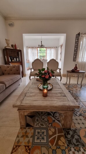 32–tuumainen LED-televisio, jossa satelliittikanavat