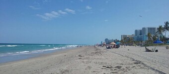 Beach Apartments Hollywood