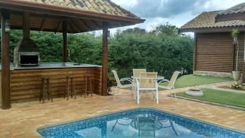 Poolside bar