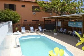 Outdoor pool, sun loungers - Pousada Água da Fonte (Florianópolis)
