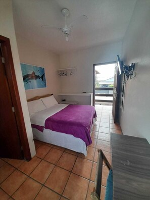 Minibar, wifi gratis y ropa de cama 