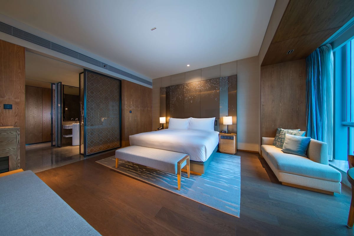 1 slaapkamer, donzen dekbedden, een minibar, een kluis op de kamer