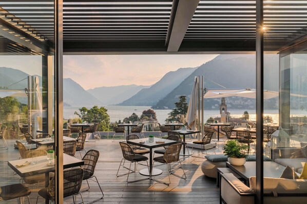 2 bars/lounges, poolside bar - Hilton Lake Como (Como)