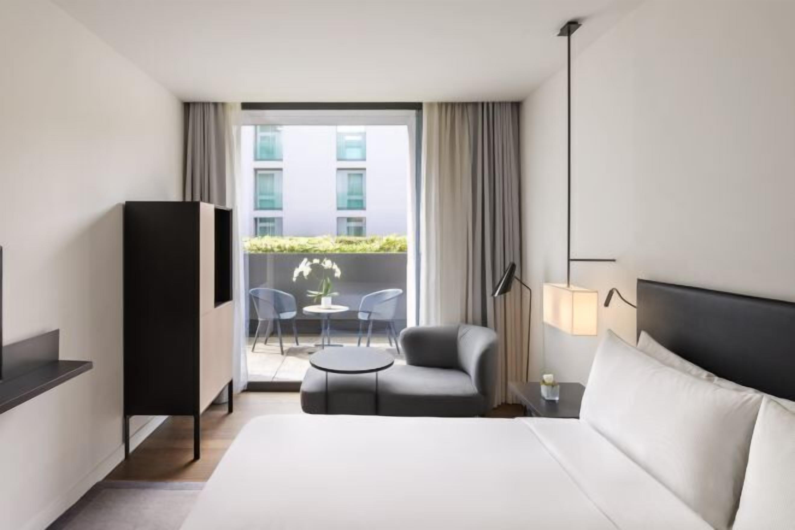 Daunenbettdecken, Zimmersafe, individuell eingerichtet, Schreibtisch