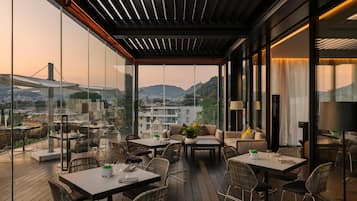 2 bares o lounges, bar junto a la alberca