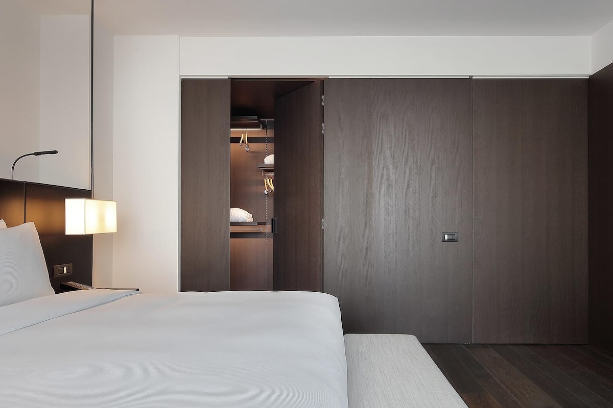 Suite, Balcony, Lake View