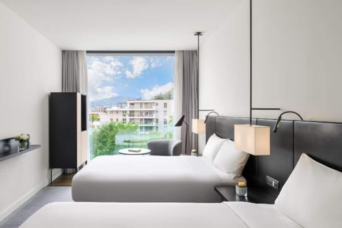 Daunenbettdecken, Zimmersafe, individuell eingerichtet, Schreibtisch