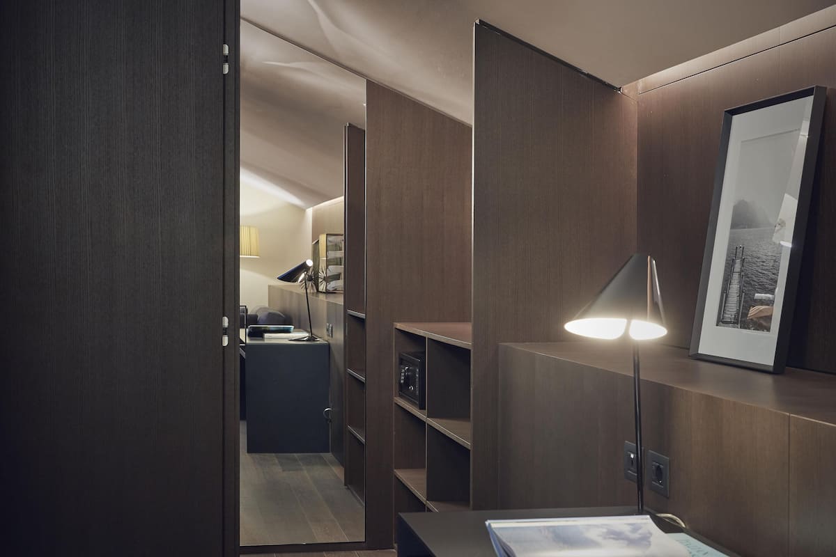 Suite, 1 King Bed, Lake View (Duplex)