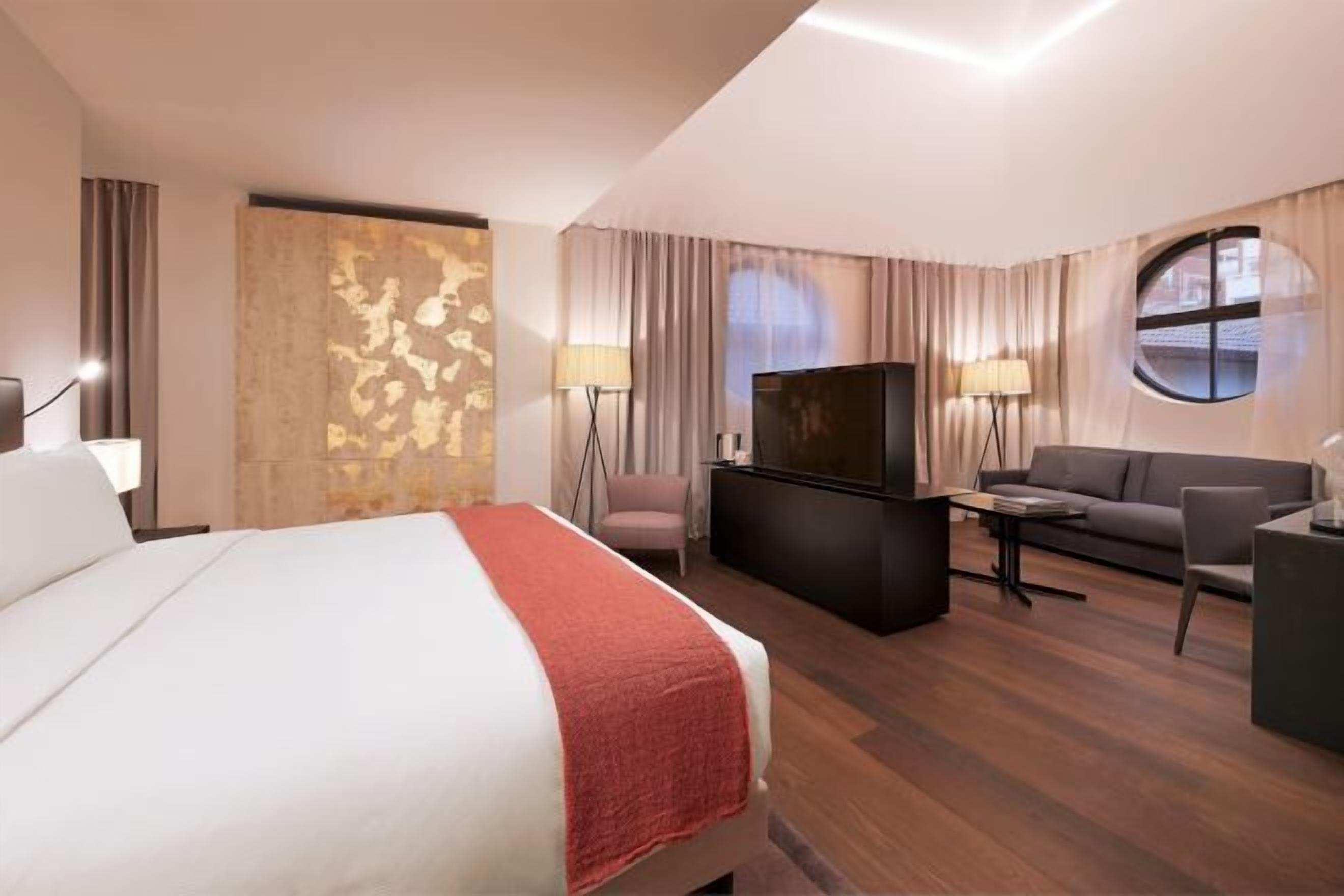 Daunenbettdecken, Zimmersafe, individuell eingerichtet, Schreibtisch