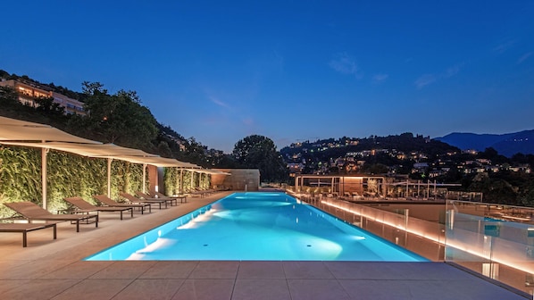Outdoor pool, open 8:00 AM to 6:00 PM, pool loungers