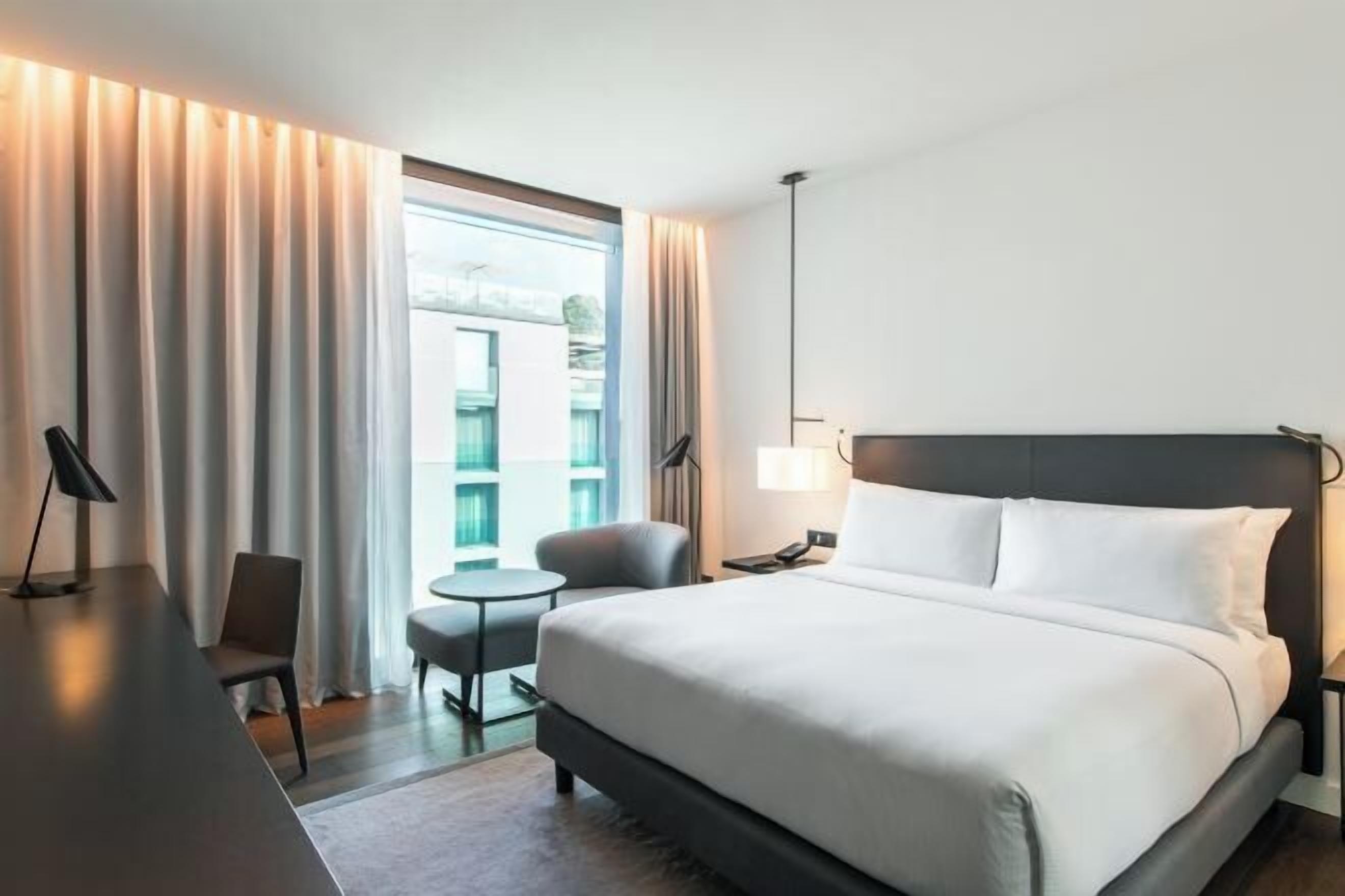 Daunenbettdecken, Zimmersafe, individuell eingerichtet, Schreibtisch