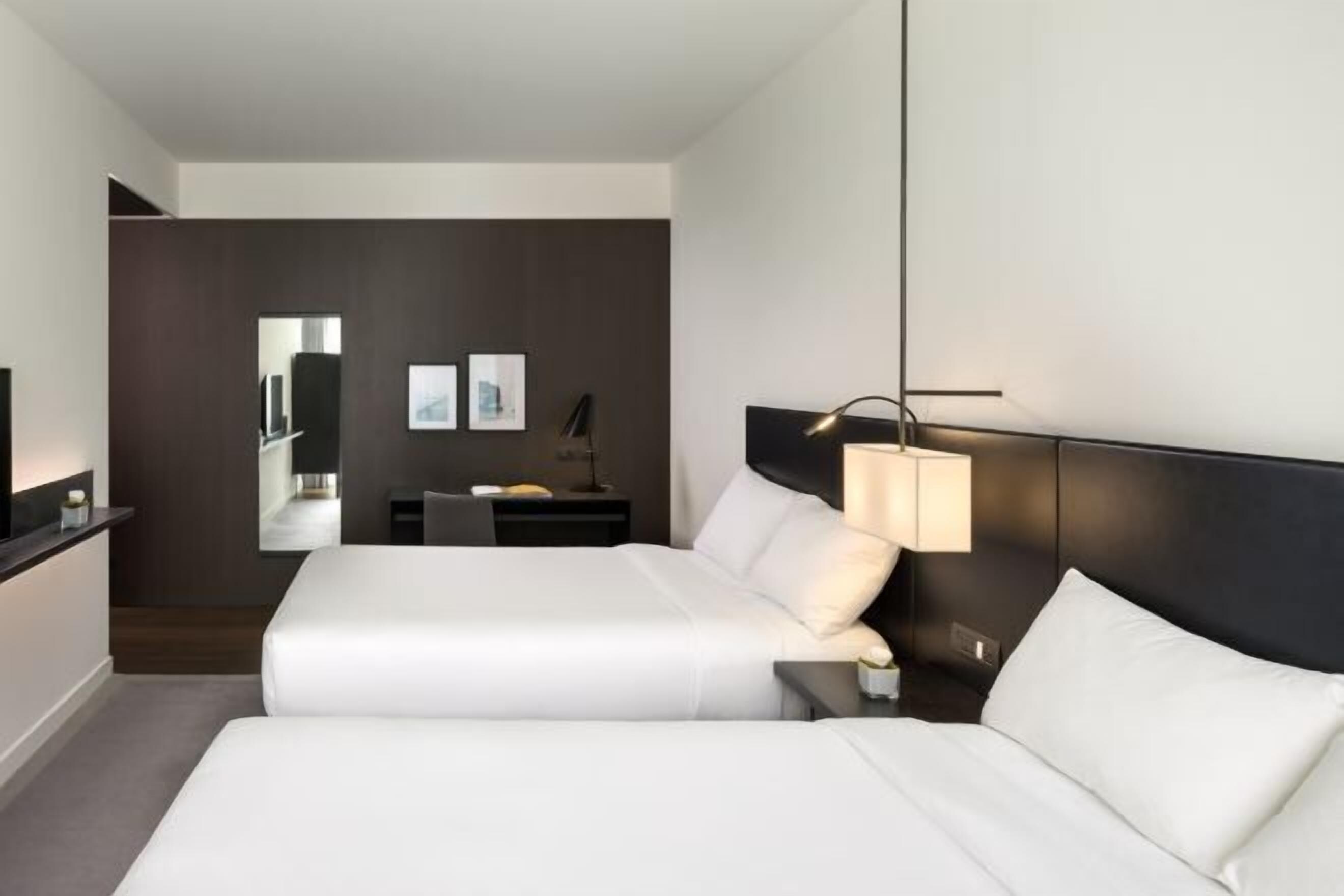 Daunenbettdecken, Zimmersafe, individuell eingerichtet, Schreibtisch