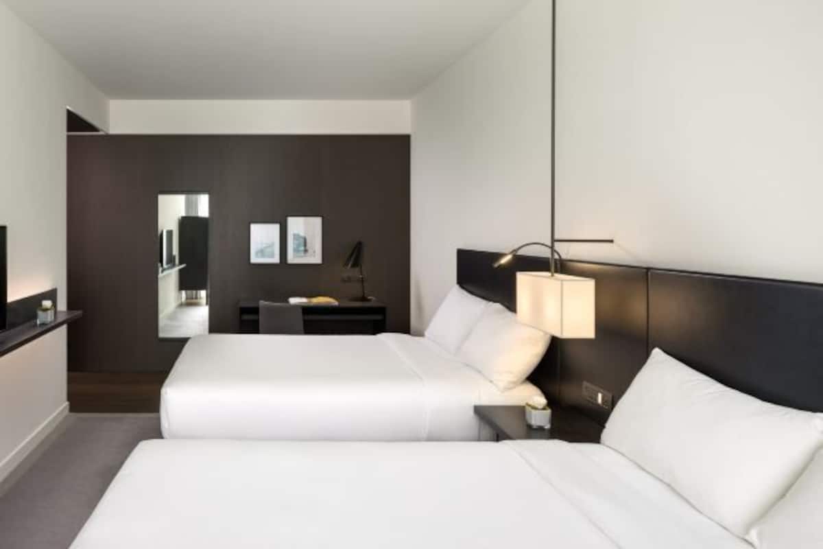 Daunenbettdecken, Zimmersafe, individuell eingerichtet, Schreibtisch