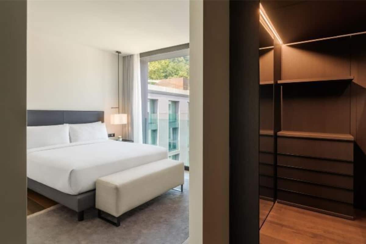 Daunenbettdecken, Zimmersafe, individuell eingerichtet, Schreibtisch