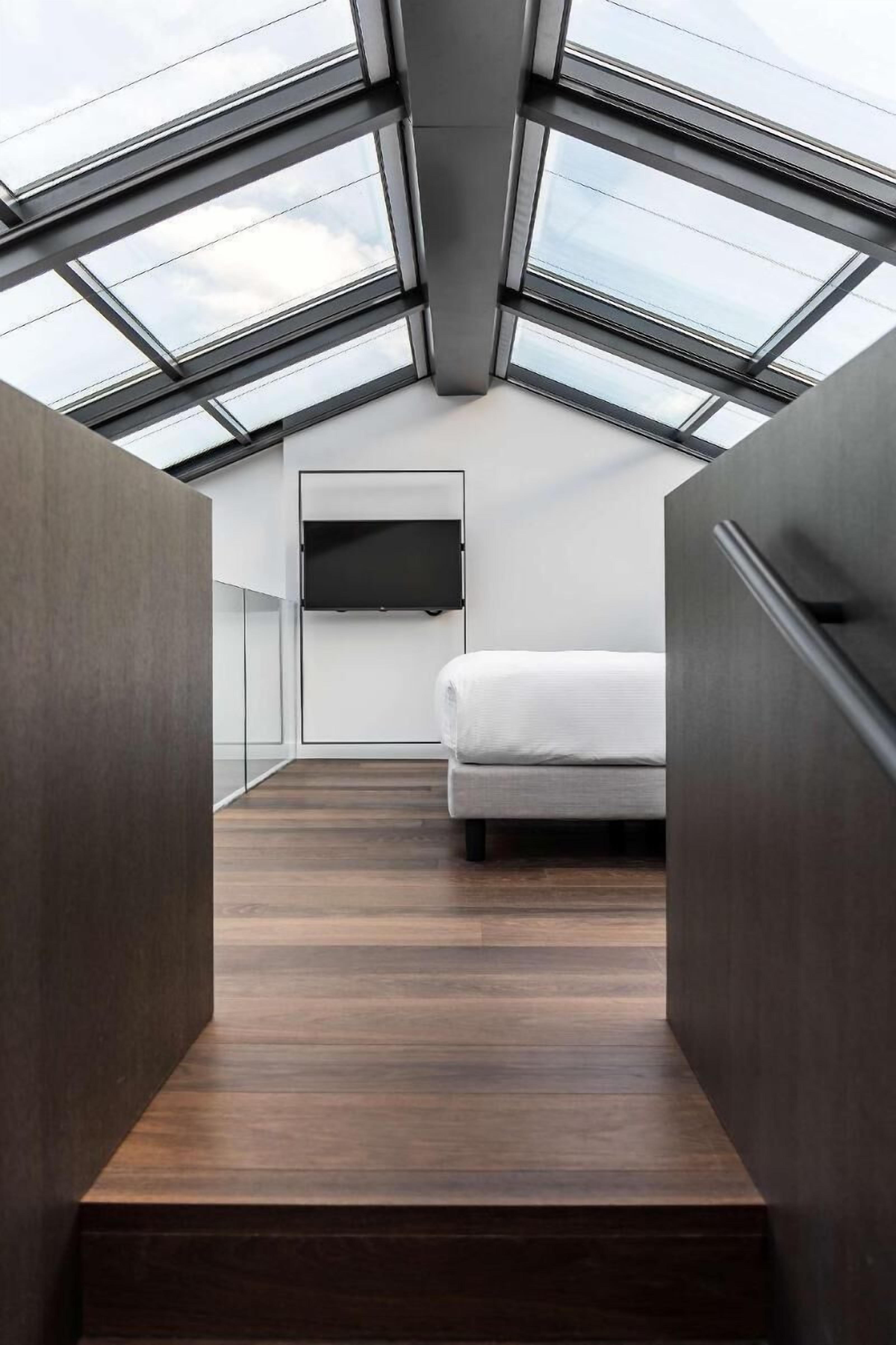 ผ้านวมขนเป็ด, ตู้นิรภัยในห้องพัก, ตกแต่งพิเศษโดยเฉพาะ, โต๊ะทำงาน