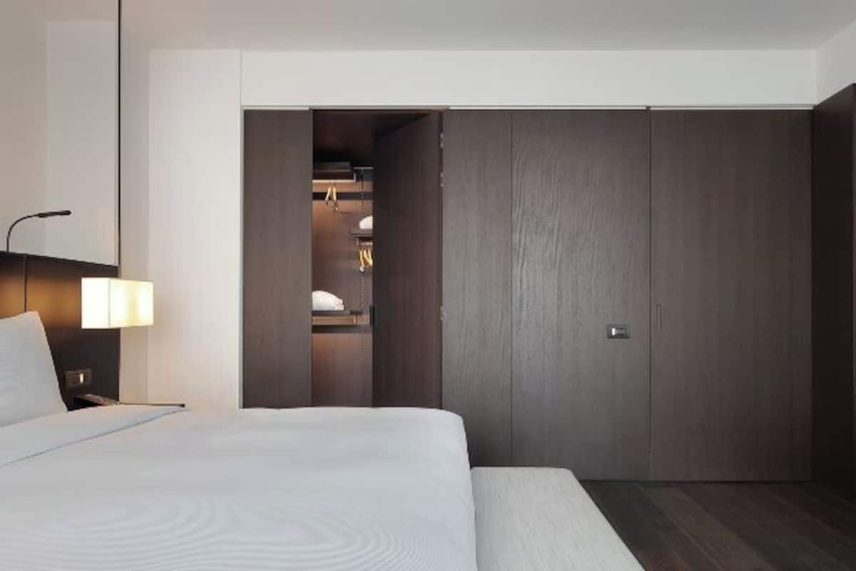 Daunenbettdecken, Zimmersafe, individuell eingerichtet, Schreibtisch