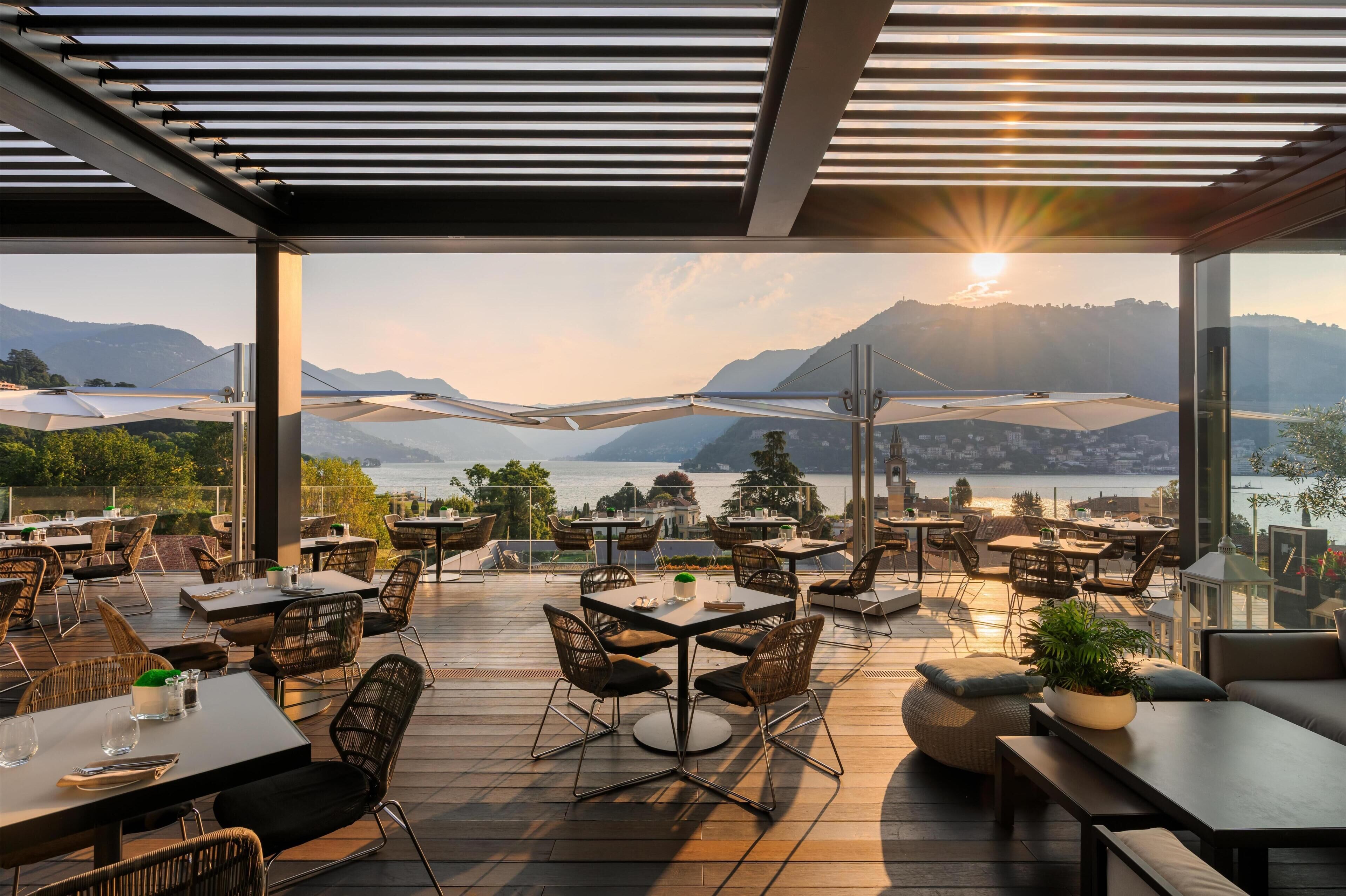 2 Bars/Lounges, Poolbar