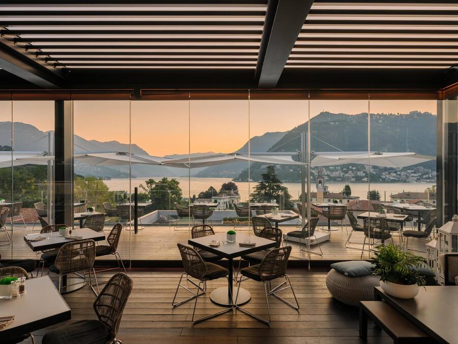 2 bars/lounges, poolside bar