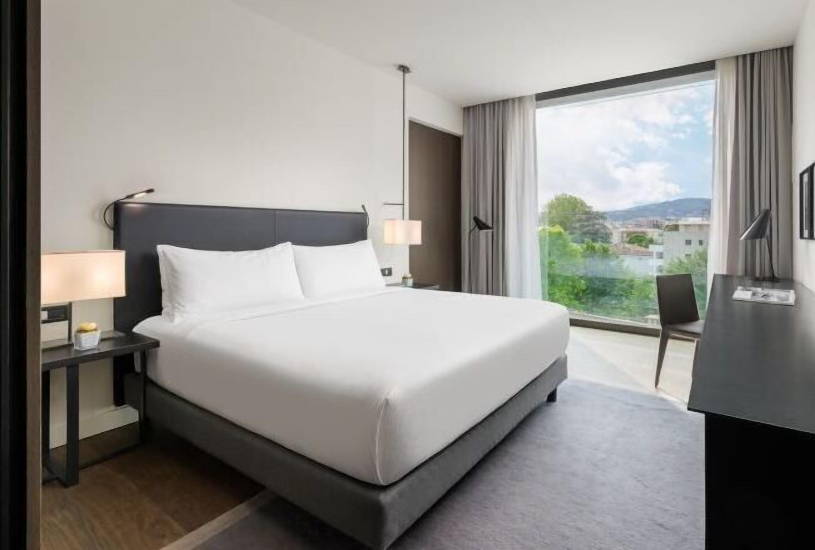 Daunenbettdecken, Zimmersafe, individuell eingerichtet, Schreibtisch