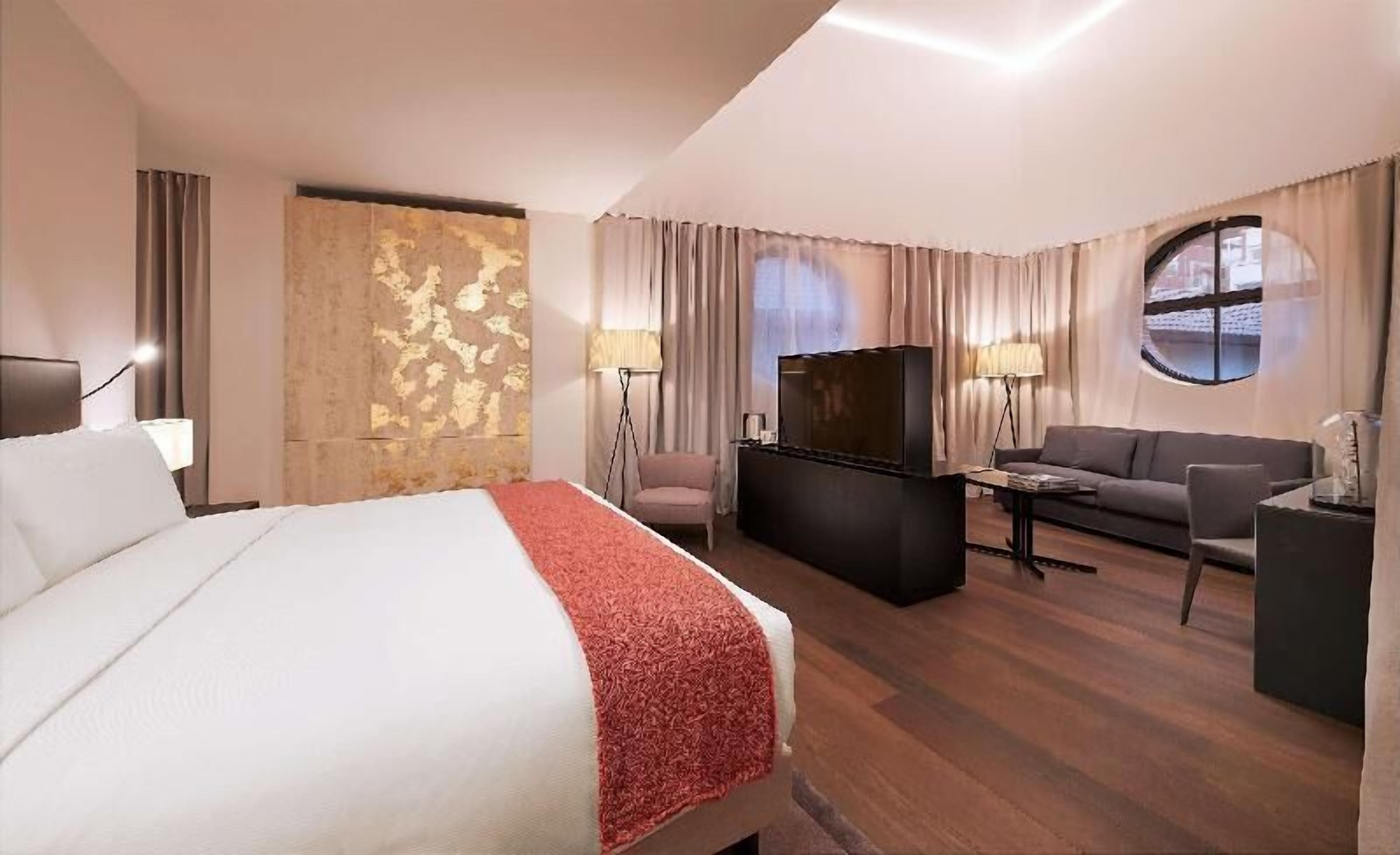 ผ้านวมขนเป็ด, ตู้นิรภัยในห้องพัก, ตกแต่งพิเศษโดยเฉพาะ, โต๊ะทำงาน