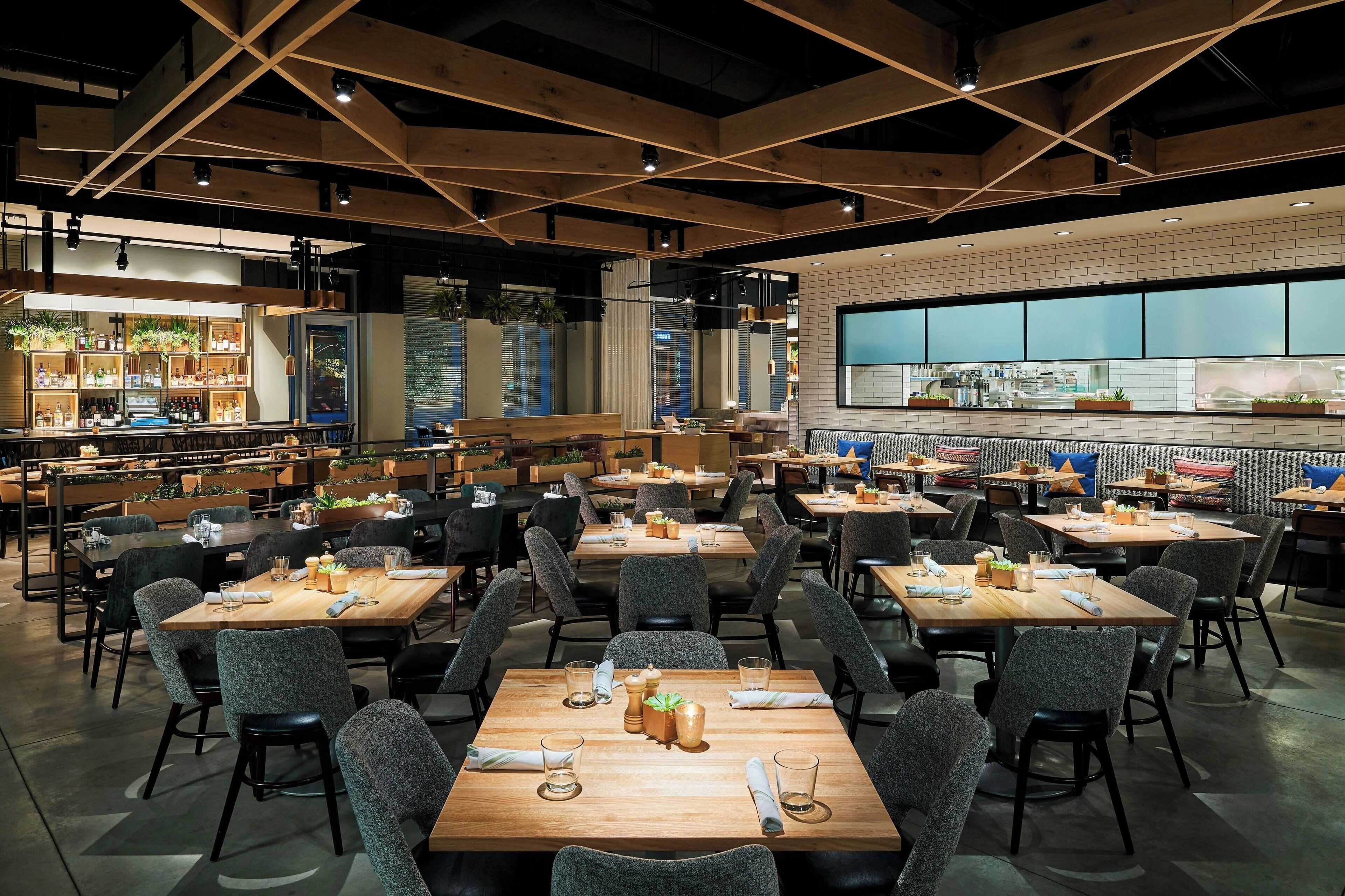 2 restaurants; breakfast, lunch, and dinner served