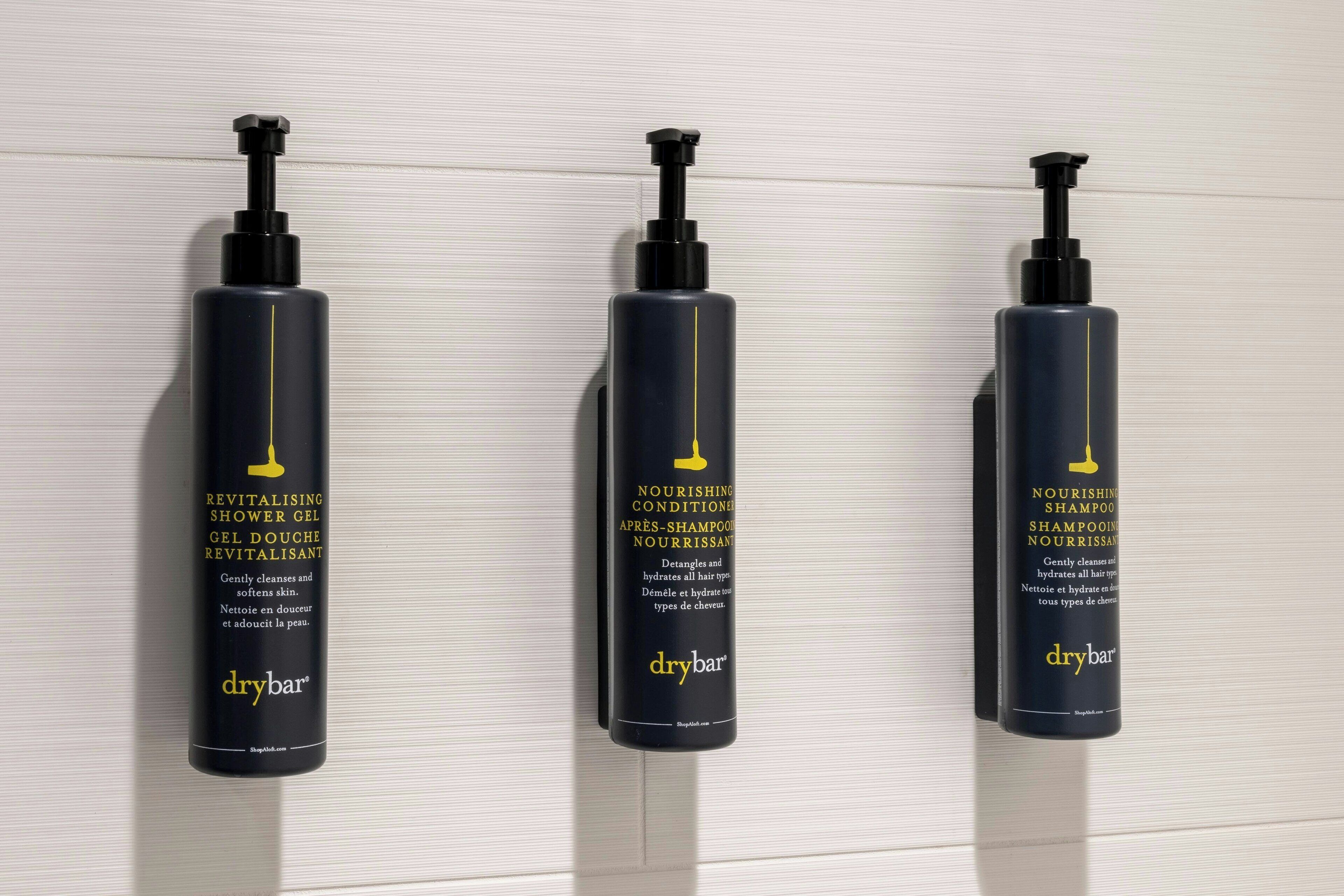 2 bars/lounges, rooftop bar