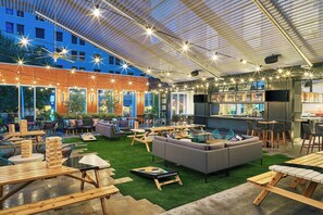 2 ravintolaa, joissa tarjoillaan aamiainen; amerikkalainen keittiö