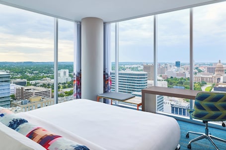 Room, 1 King Bed, Corner | Premium bedding, in-room safe, desk, laptop workspace. Aloft by Marriott Austin Downtown