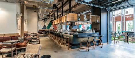 2 restaurants, serveren ontbijt, lunch, diner, Amerikaanse gerechten