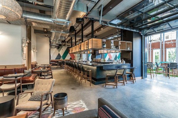 2 Restaurants, Frühstück, Mittagessen, Abendessen, amerikanische Küche