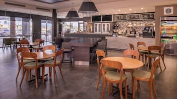 Serveert ontbijt en diner, Amerikaanse gerechten