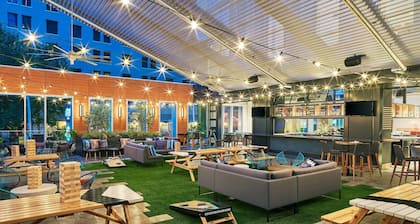 Element Austin Downtown