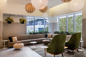 2 bars/lounges, rooftop bar